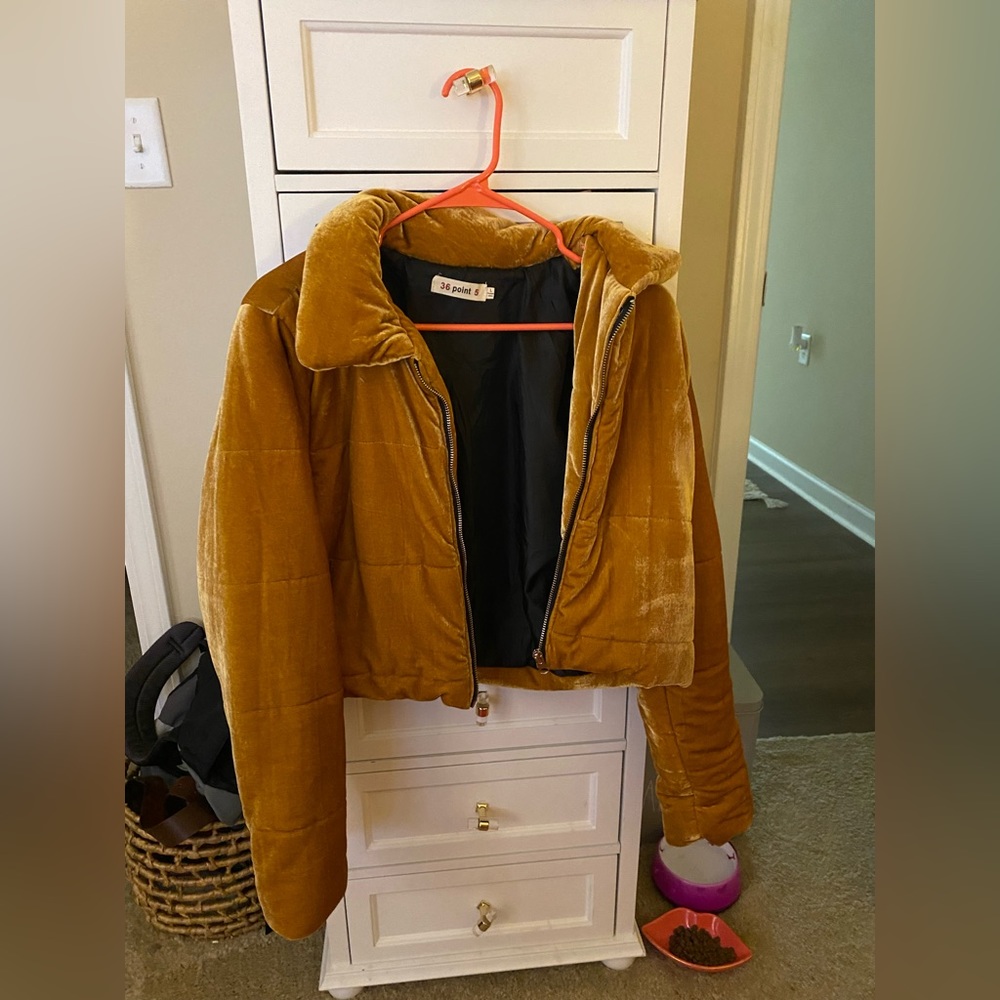 Boutique gold velvet cropped puffer jacket